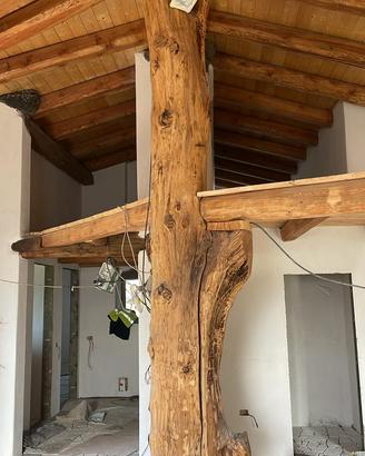 Pali di castagno in blocco