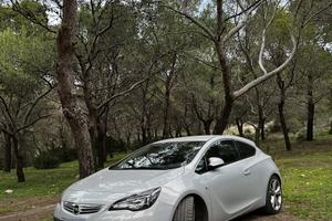 Opel Astra J GTC 2.0 CDTI da 165 CV