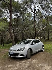 Opel Astra J GTC 2.0 CDTI da 165 CV