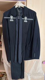 completo elegante uomo giacca pantalone cravatta
