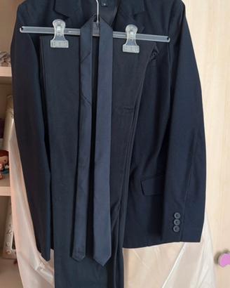 completo elegante uomo giacca pantalone cravatta