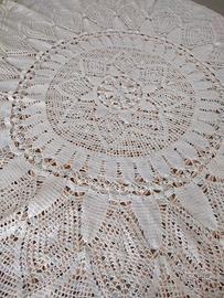copri tavolo all' uncinetto 
