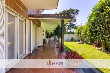 Villa di 427 m² con più di 5 locali e box auto a R
