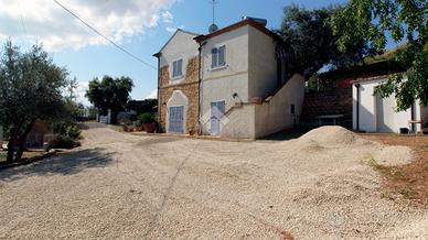 VILLA SINGOLA A SAN BENEDETTO DEL TRONTO