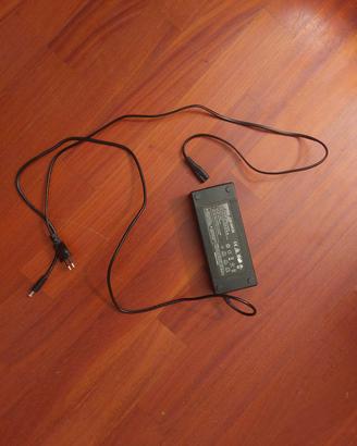 caricatore batteria monopattino Ducati