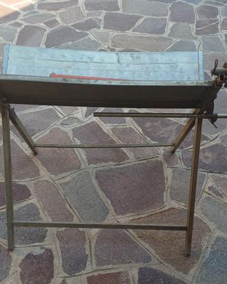 Cavalletto taglio tronchi con supporto motosega.