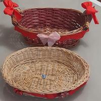 Cestini in vimini decorati