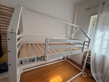 Letto a castello con scivolo