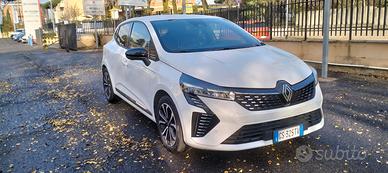 Renault Clio CL5 techno E-Tech full hybrid 145 cv