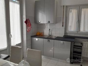 Appartamento CAMERE uso cucina/sala zona M.Polo