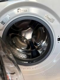 lavatrice Whirlpool 9 kg con sistema AutoDose