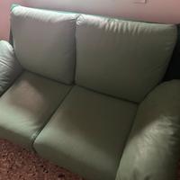 Divano in pelle a due posti
