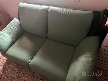 Divano in pelle a due posti