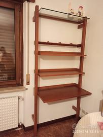 mobile arredamento scrivania e ripiani libreria