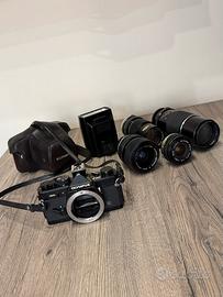 Fotocamera Olympus OM-2n + 4 obiettivi + flash