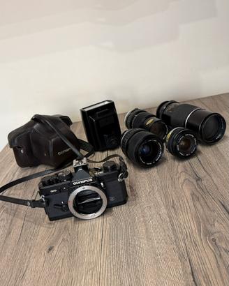 Fotocamera Olympus OM-2n + 4 obiettivi + flash