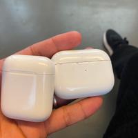 Due AirPods da sistemare