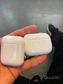 Due AirPods da sistemare