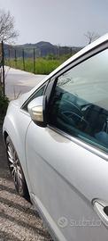 Auto comoda e accessoriatissima