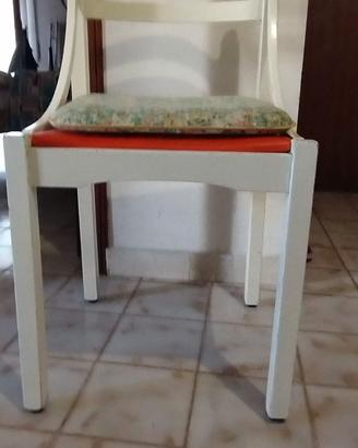 Tavolo e 3 sedie in legno