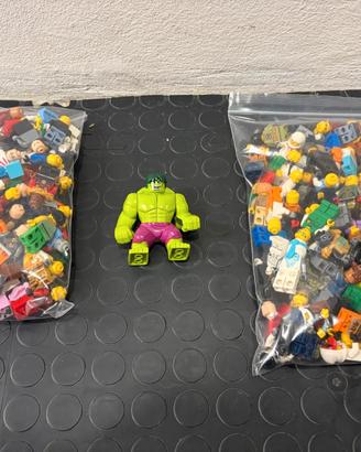 Lotto 200 Minifigures Lego assortite e Hulk KG