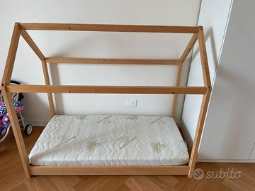 Letto  montessoriano a casetta