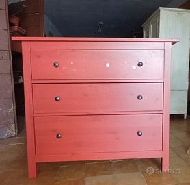 cassettiera rossa con 3 cassetti. 97×110×51