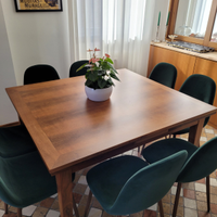 Tavolo in legno massello 120x130 con allunghe