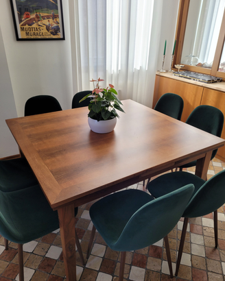 Tavolo in legno massello 120x130 con allunghe
