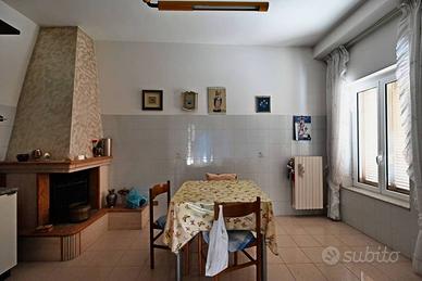Casa indipendente di 156 m² con più di 5 locali a 