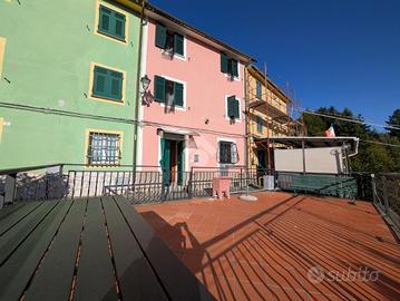 CASA DI CORTE A CARRODANO