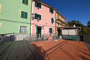 CASA DI CORTE A CARRODANO