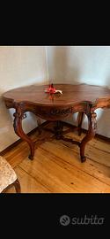 Tavolo ovale antico
