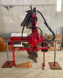 Aratro monovomere reversibile