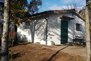 Immobile con terreno recintato a 10 km dal mare