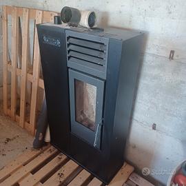 stufa a pellet salvaspazio piccola