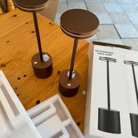 Lampada da tavolo a led  a batteria