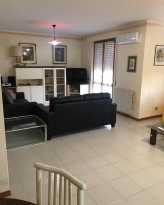 Camere per studentesse e lavoratrici Tel3716776260
