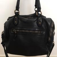 Borsa nera in pelle con tracolla