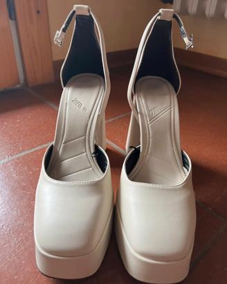 Scarpe con tacco alto