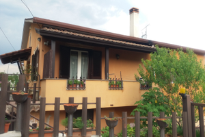 Appartamento in bifamiliare zona Ceccano prov.Fros