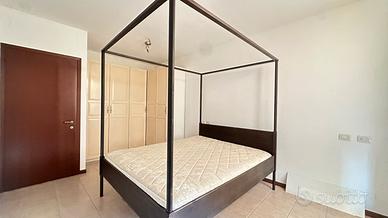 Letto matrimoniale a baldacchino