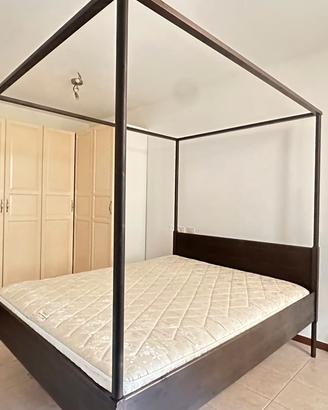 Letto matrimoniale a baldacchino