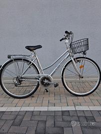 bicicletta alluminio vicini ruote da 28 e marce