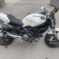 Ducati monster 696