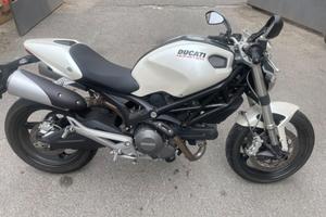 Ducati monster 696