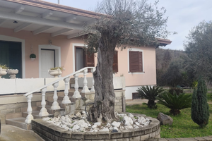 Villa indipendente in collina