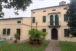 Villa con giardino