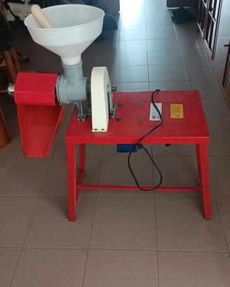 macchina macina pomodori 