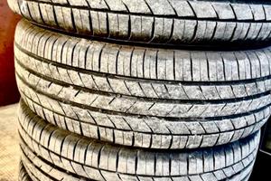 Gomme 215-65-17 estive 80%
